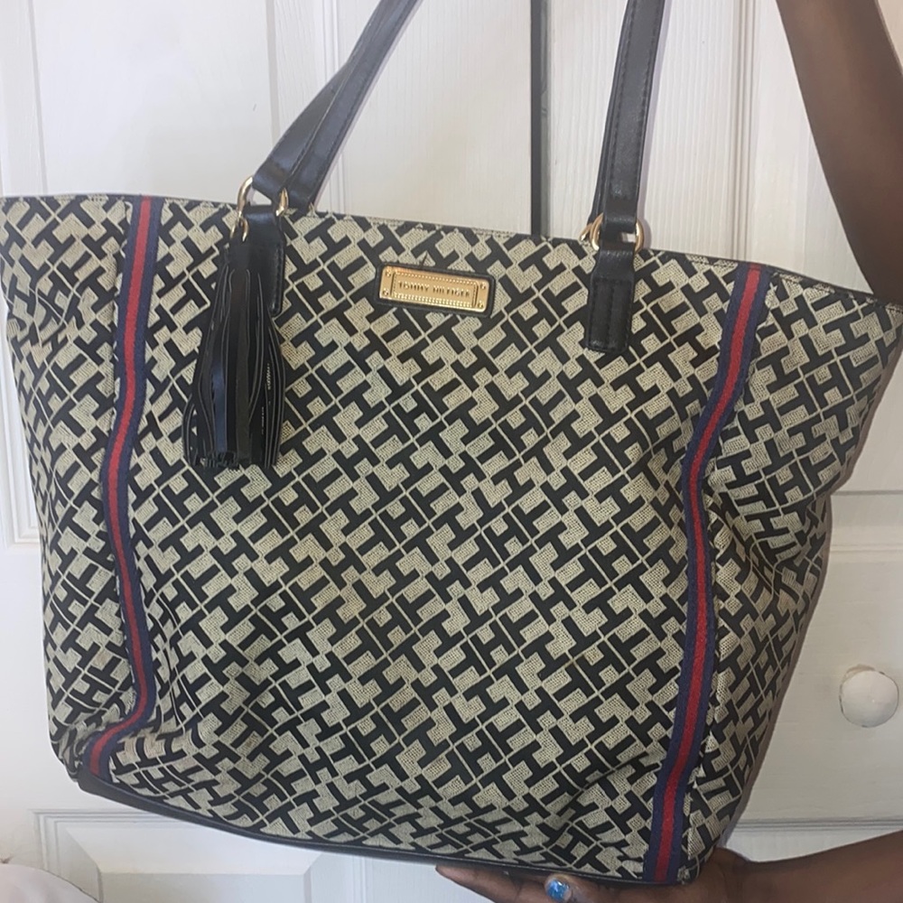 Tommy Hilfiger tote bag with zipper